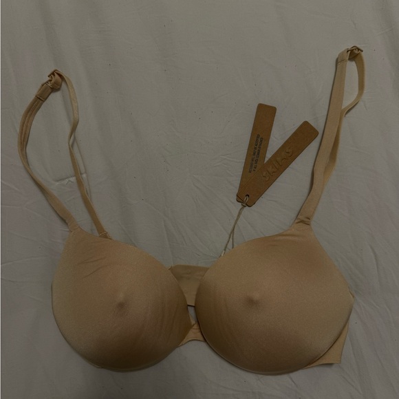 SKIMS Push-up Nipple Bra - Picture 1 of 3